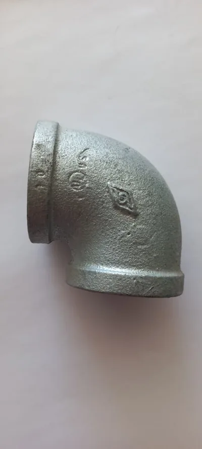 Codo Galvanizado 1.25" con Tornillo para Tubería