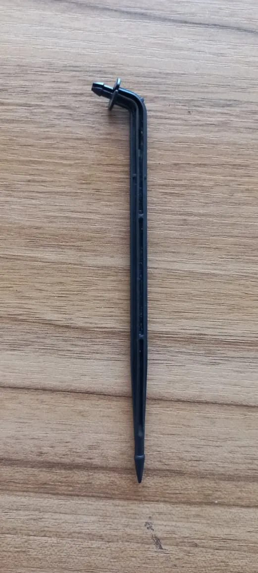 Gotero Codo Corto Tipo Flecha 14 cm para Manguera de 4 mm