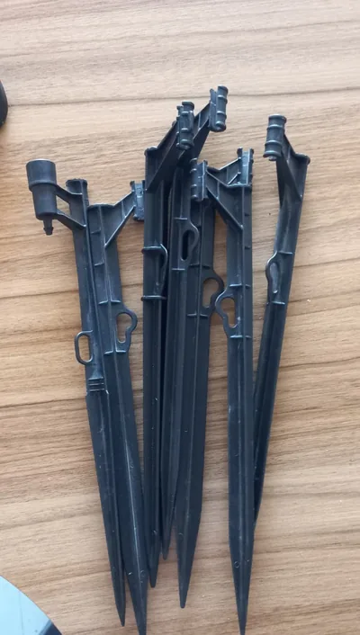 Estaca Plástica 33 cm para Aspersores Serie R y WR – Resistente y Práctica